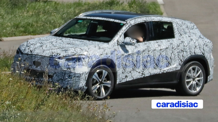 Pour Mercedes, l’arrivée de ce nouveau Mercedes GLA marque un tournant pour la marque qui se débarrasse en même temps des Mercedes Classe A et Classe B qui ne seront plus produites en 2026.