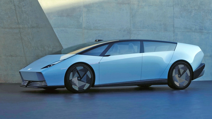 Les futures Honda électriques en sont encore au stade de prototypes, mais elles deviendront voitures de série très bientôt que ce soit pour la berline Honda 0 Saloon (en haut) et pour le SUV Honda 0 SUV (en bas).
