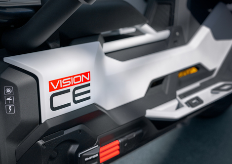 Avec le Vision CE BMW modernise son mythique scooter C1