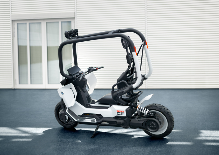 Avec le Vision CE BMW modernise son mythique scooter C1