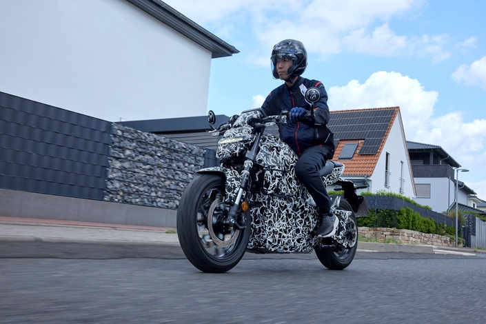 La première moto électrique Honda se montre un peu plus