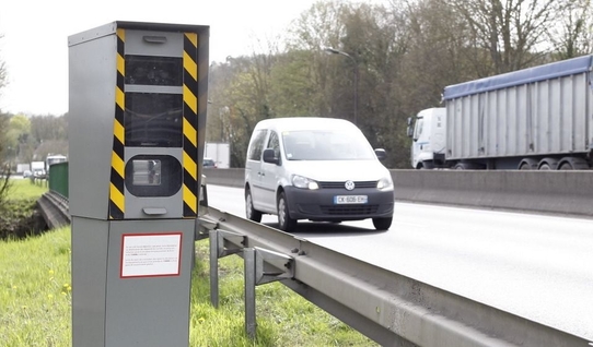 ...les radars automatiques immortalisent 44 109 excès de vitesse.