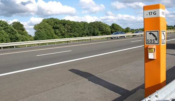 ...820 appels sont passés à partir du réseau d'urgence sur autoroute.