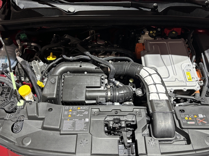 La Clio hérite d'un moteur hybride plus puissant, mais surtout très économe.