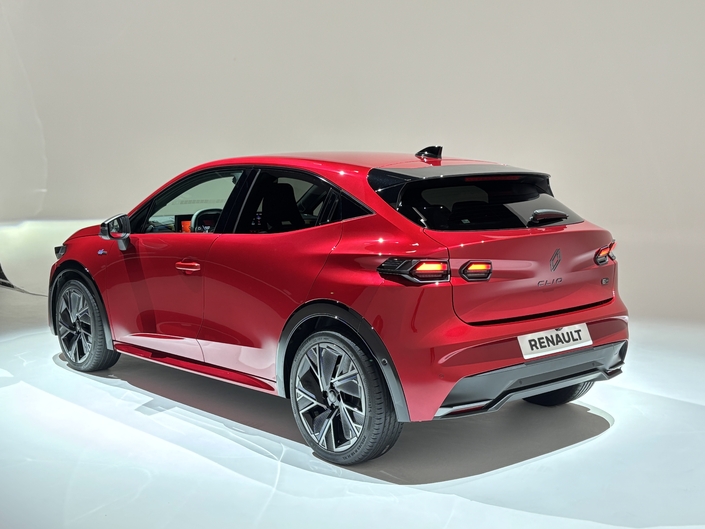 Avec la sixième génération de Clio, Renault prend le risque de réinventer complètement sa citadine.
