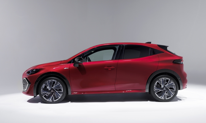 Comme beaucoup de modèles actuels, la nouvelle Clio grandit. Elle mesure 4,12 m de long.