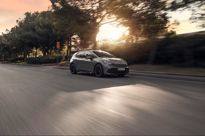 Le modèle éligible au leasing social électrique 2025
Born One (204 ch / 150 kW) - 189 € / mois