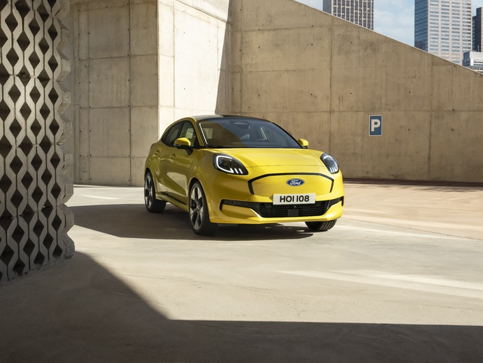 Les modèles éligibles au leasing social électrique 2025
Explorer Style (170 ch / 125 kW) - 159 € / mois
Puma Gen E (168 ch / 124 kW) - 139 € / mois