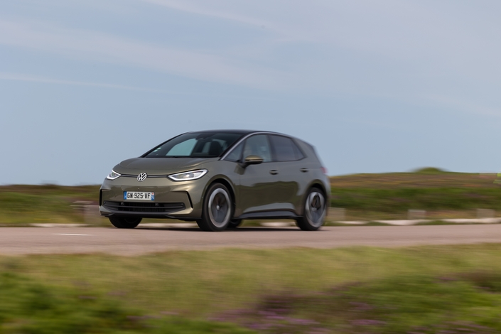 Les modèles éligibles au leasing social électrique 2025
ID.3 Pure Life Max (170 ch / 125 kW) - 139 € / mois
ID.4 Pure Life Max (170 ch / 125 kW) - 169 € / mois