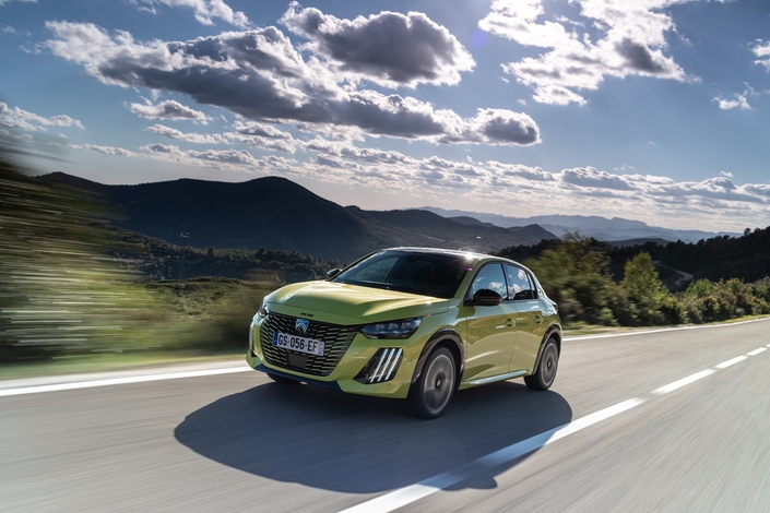 Les modèles éligibles au leasing social électrique
e-208 Allure (136 ch /100 kW) - 135 € / mois
e-208 GT (136 ch / 100 kW) - 150 € / mois
e-2008 Style (156 ch / 115 kW) - 165 € / mois
e-2008 Allure (156 ch / 115 kW) - 165 € / mois
e-308 Style (156 ch / 115 kW) - 200 € / mois
e-Rifter Allure taille M (136 ch / 100 kW) - 155 € /mois