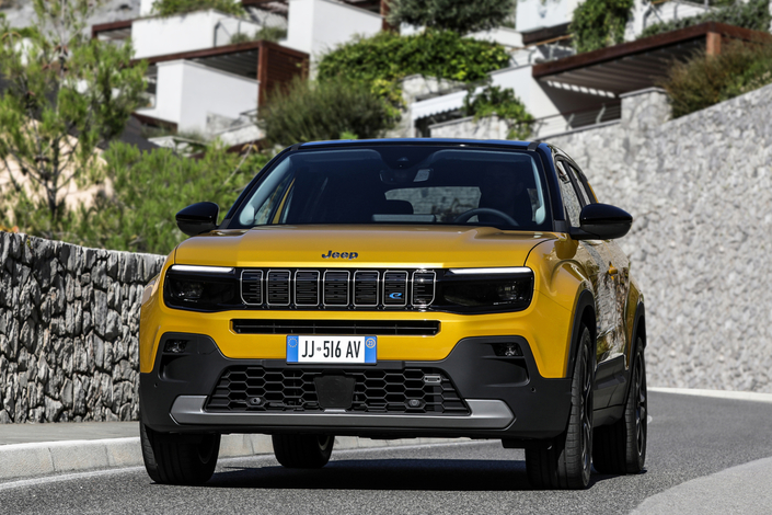 Le modèle éligible au leasing social électrique 2025
Avenger Altitue (156 ch / 115 kW) - 179 € / mois