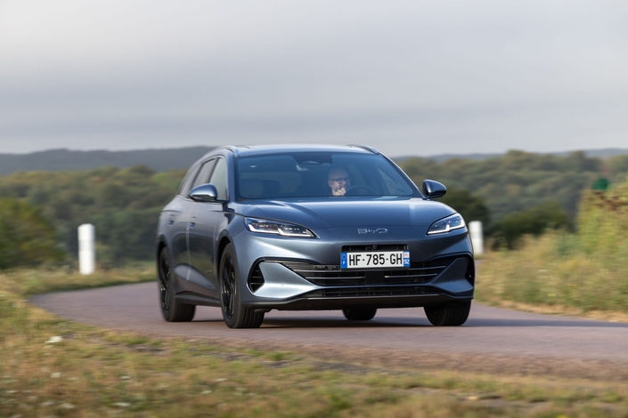 La Seal 6 nous a permis de couvrir 90 km en tout électrique. Intéressant même si, en théorie, ses concurrentes compactes récemment revues annoncent aussi bien, voire mieux. À creuser lors de futurs comparatifs…