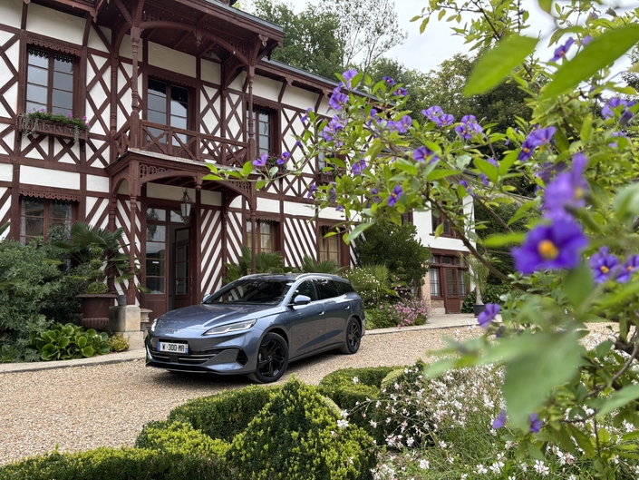 La BYD Seal 6 hybride couvre 90 km en électrique pour le prix d'une simple Golf, mais encore ?