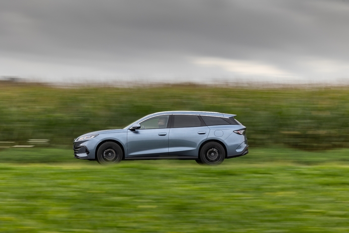 La BYD Seal 6 hybride couvre 90 km en électrique pour le prix d'une simple Golf, mais encore ?