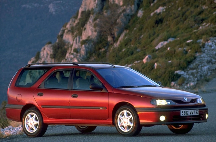 L'arrière de la Renault Laguna Nevada : une partie en trop, mais un coffre très pratique.