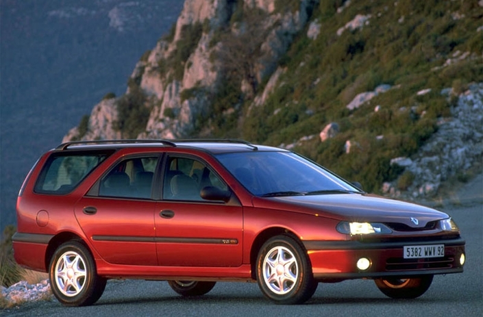 L'arrière de la Renault Laguna Nevada : une partie en trop, mais un coffre très pratique.