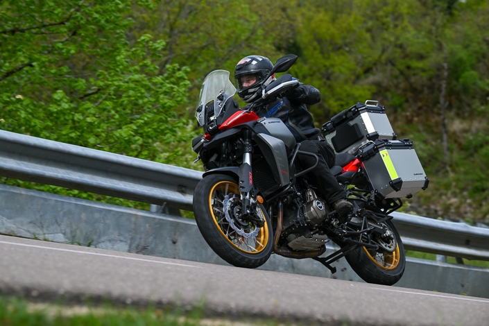 QJ Motor SRT 600 SX Touring, la petite bête qui démontre, qui démontre…