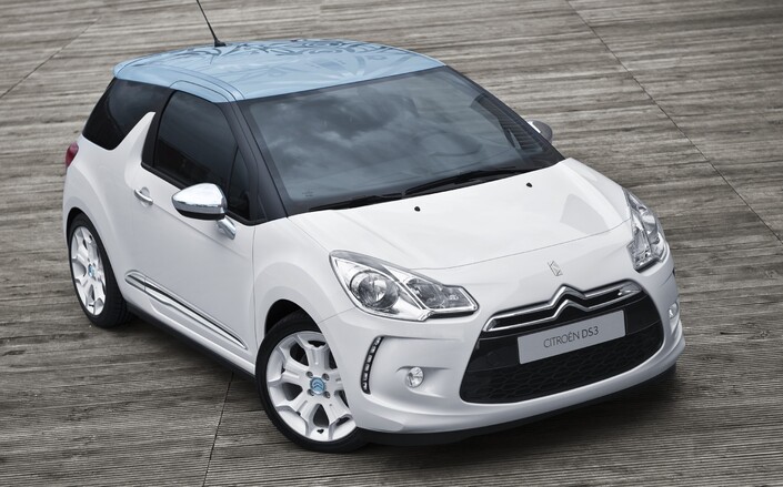 Originale et tapageuse juste ce qu'il faut, la Citroën DS3 présente une ligne charismatique qui favorisera son succès. Les possibilités de personnalisation sont nombreuses (coloris, accessoires...).