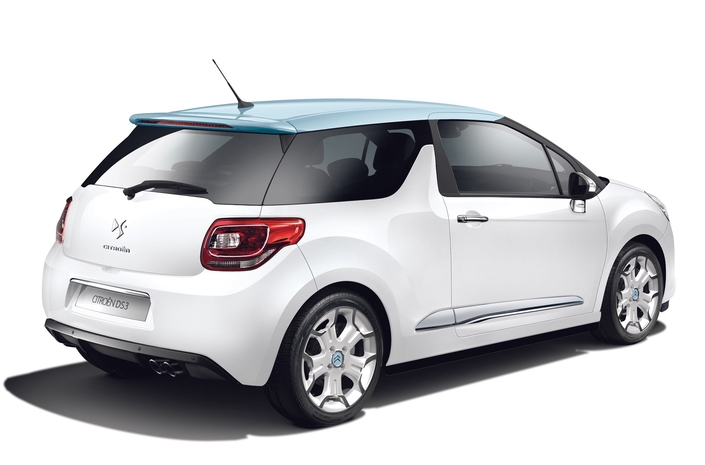 A l'arrière également, la Citroën DS3 fait preuve d'originalité même si le vitrage couvrant les montants rappelle la Mini. Ici en 2010.