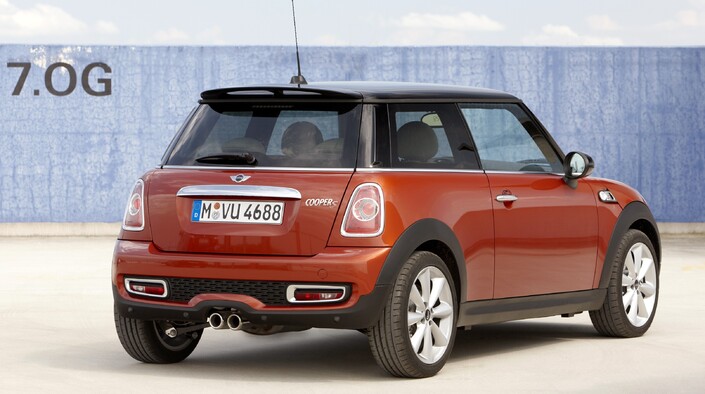 Fin 2010, la Mini Cooper S modifie également sa poupe, mais dans le détail uniquement, surtout du côté du bouclier.