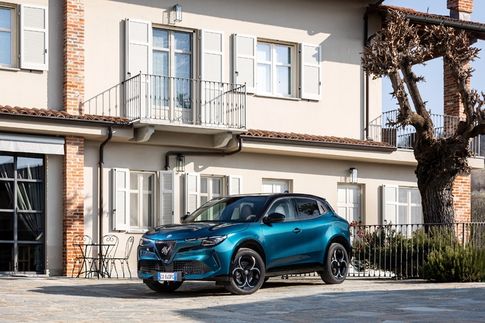 Le petit SUV Junior propose des motorisations hybrides (en fait micro) et 100 % électriques, à des tarifs allant de 30 250 à… 46 900 €.