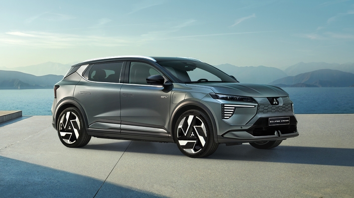 Par rapport au Scénic dont il dérive, l'Eclipse Cross dispose d'une face avant bien à lui !