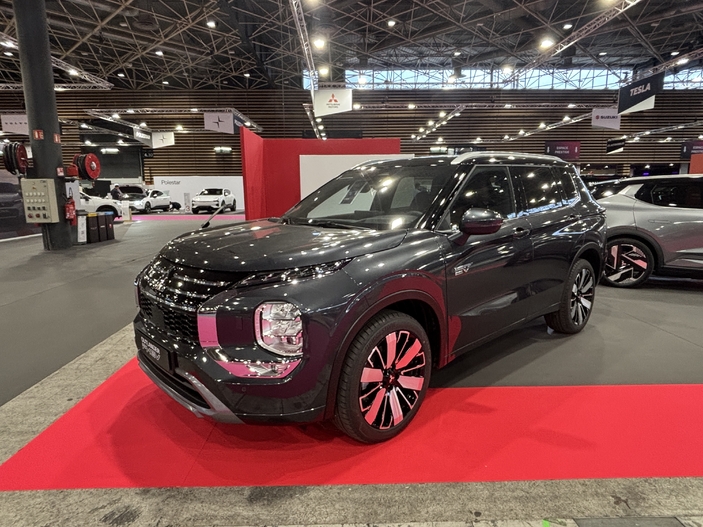 Hybride rechargeable, puissant et à quatre roues motrices, le nouvel Outlander s'affiche à partir de 46 640 €.