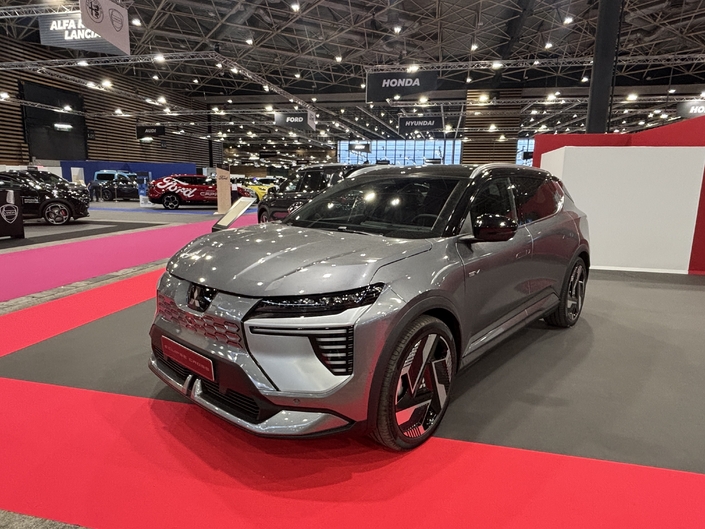 Par rapport au Scénic dont il dérive, l'Eclipse Cross dispose d'une face avant bien à lui !