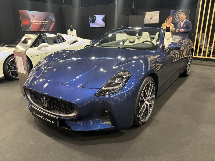 Comptez 231 506 € la GranCabrio Folgore présent sur le stand Maserati du salon de Lyon.