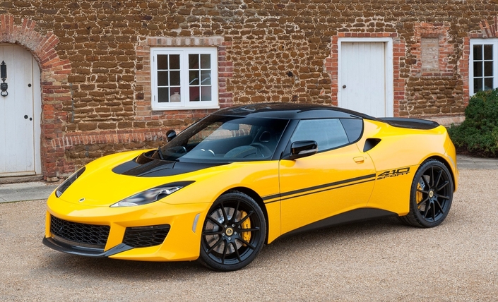 En 2016, l'Evora se décline en Sport 410, signalée par ses appendices aérodynamiques qui en augmentent l'appui.