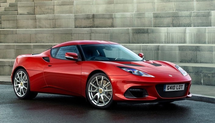 En 2019, la Lotus Evora GT 410 débarque, qui se distingue de la 410 Sport par sa définition moins radicale et son équipement enrichi.