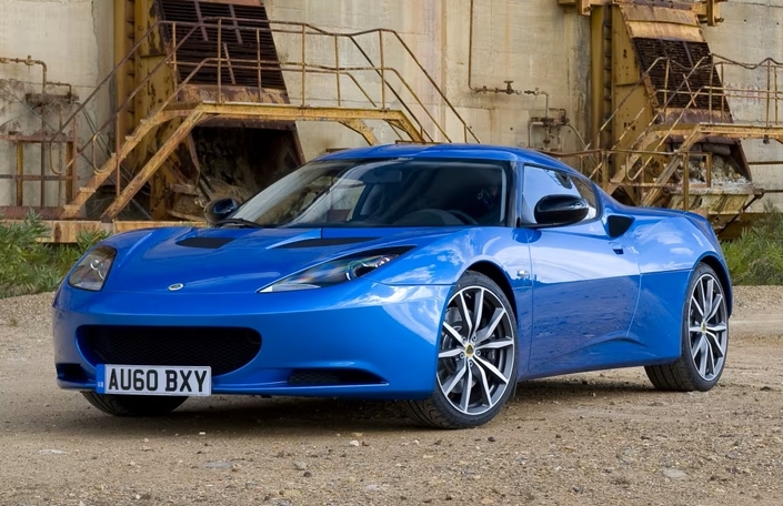 En 2010, la Lotus Evora gagne une version S qui, grâce à un compresseur, voit son V6 grimper à 350 ch.