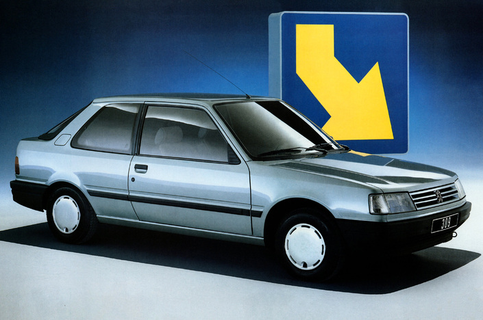 En France, jusqu'en 1989, les Peugeot 309 1,1 l et 1,3 l, contre cette XR Profil, reçoivent des moteurs culbutés Simca. Ensuite, elle les remplacera par des TU plus modernes.