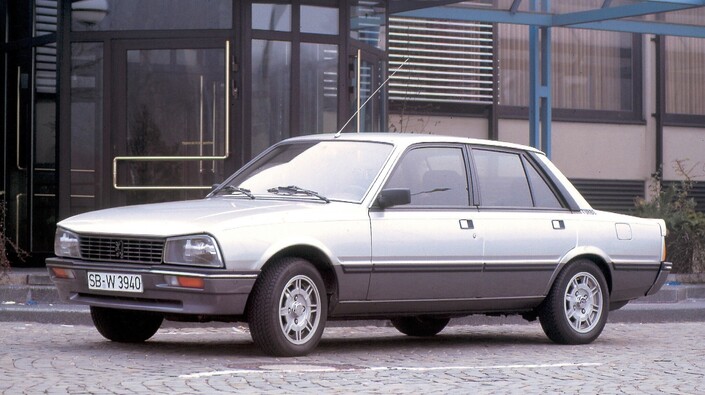 Contrairement aux TI/STI animées par le bloc Douvrin, la Peugeot 505 Turbo récupère le moteur Simca inauguré par les Chrysler 160-180 en 1970.