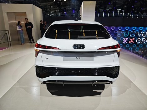 Je n'aime pas la partie arrière du nouveau Q3 Sportback. Les feux sur deux étages et qui reviennent sur les ailes... Bof.