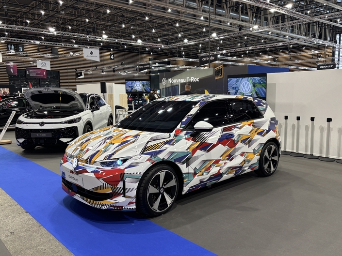 Ici camouflée, la nouvelle ID.Polo sera dévoilée au printemps 2026.