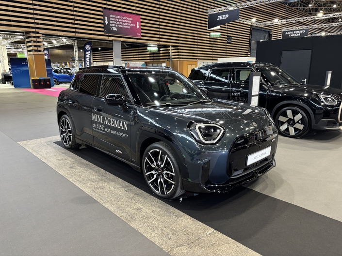 Le Mini Aceman JCW développe 258 ch, revendique une autonomie 345 km et se négocie à 45 450 €