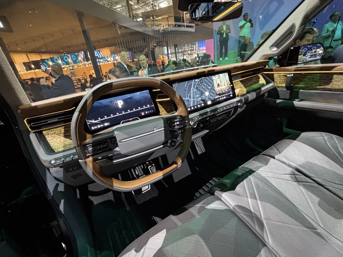 Au salon de Munich, nous avons pu approcher le Scout Terra, le pick-up électrique de Volkswagen fait pour les États-Unis