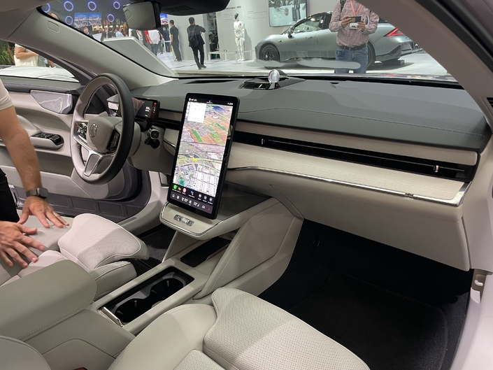 A l'intérieur comme dans toutes les Volvo modernes, quasiment toutes les commandes passent par le grand écran tactile central.