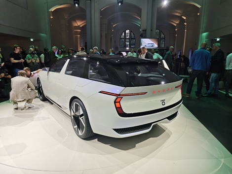 J'adore... que ce soit un break. J'apprécie particulièrement cette variante carrosserie, que je trouve plus dynamique à conduire qu'un SUV, tout aussi pratique, et plus efficiente en matière de consommation.