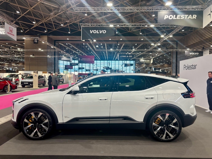 La Polestar 3 repose ici sur des roues de 22 pouces de diamètre. Les étriers de freins sont signés Brembo.