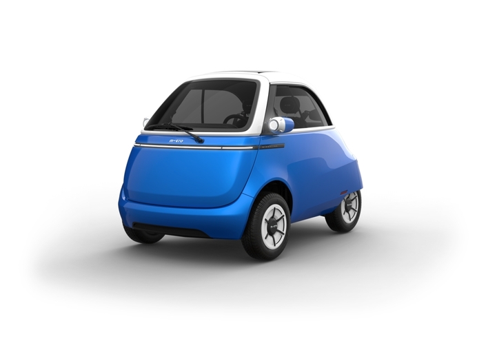 Pesant autour de 500 kilos (valeur variable selon les versions), la Microlino est une électrique poids plume.