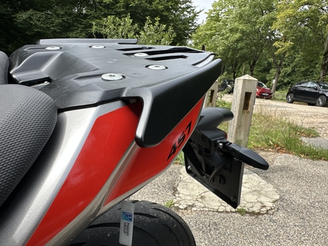 L’Aprilia Tuono 457 est-elle compétitive sur le segment A2 ?