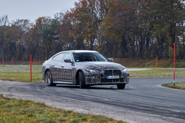 BMW annonce la puissance et l'autonomie de l'i4