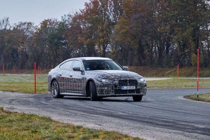 BMW annonce la puissance et l'autonomie de l'i4