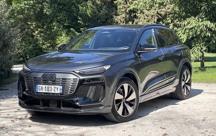 L'Audi Q6 e-tron offre lui aussi des performances électriques bien meilleures que celles de son prédécesseur.