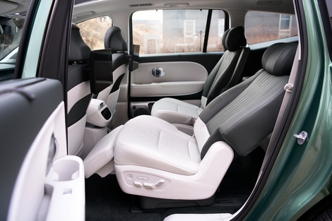 Le Hyundai Ioniq 9 est un SUV électrique qui aime les grandes familles