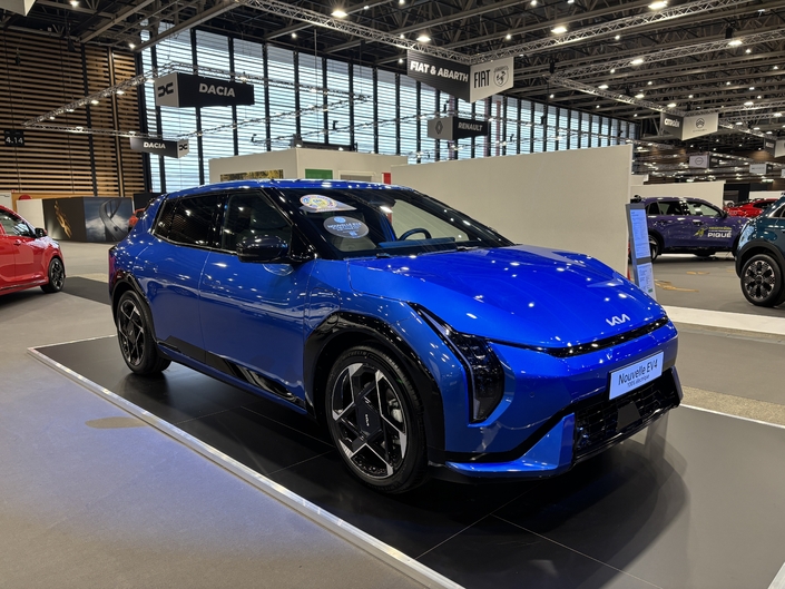 Design élancé gage de bonnes autonomies, fabrication en Europe propice à des aides gouvernemental&amp;nbsp;: la berline EV4 devrait attirer les badauds. Prix d'appel: 38290€.