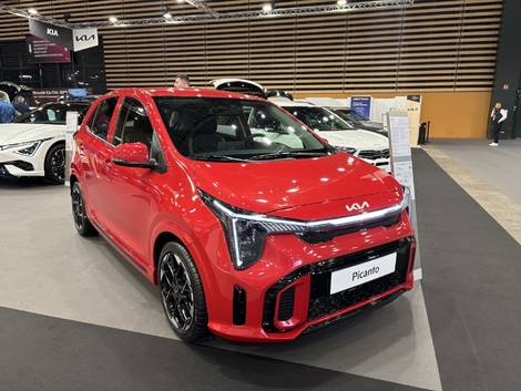 Restylée en 2024, la Picanto sert toujours les prix, dès 16990€ avec l'essence d'entrée de gamme de 68 ch.