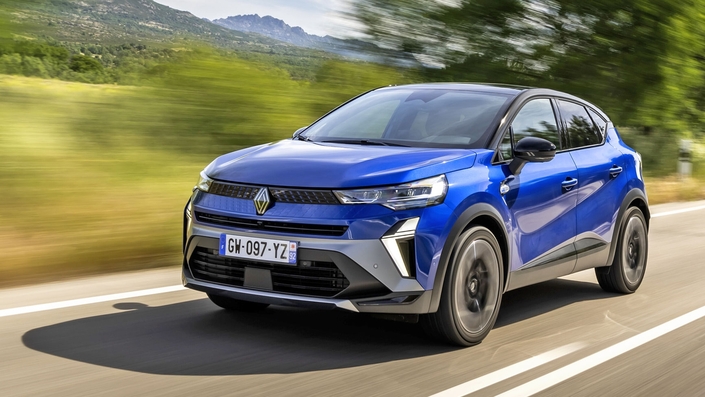 En bénéficiant d’un restylage en 2024, le Renault Captur 2 s’est offert une nouvelle jeunesse. Cela devrait lui permettre de rester dans la gamme jusqu’en 2027, date à laquelle il cédera la place à un nouvel opus utilisant toujours des motorisations thermiques. © Renault